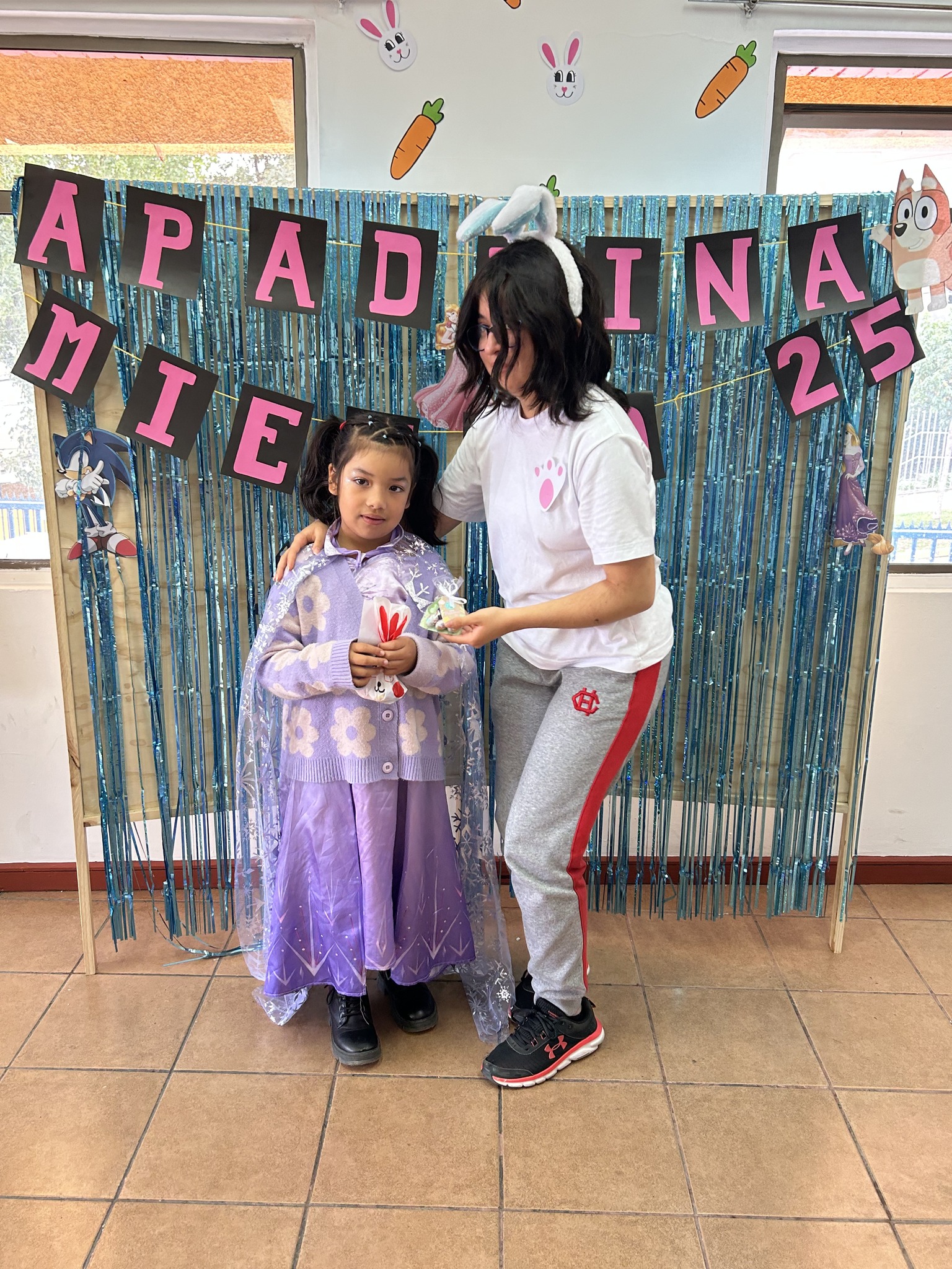 ¡El apadrinamiento de nuestros queridos estudiantes de 4° medio a los pequeñitos de Kínder! 2025 - 492193022_1158784289377895_6192946887188367031_n.jpg